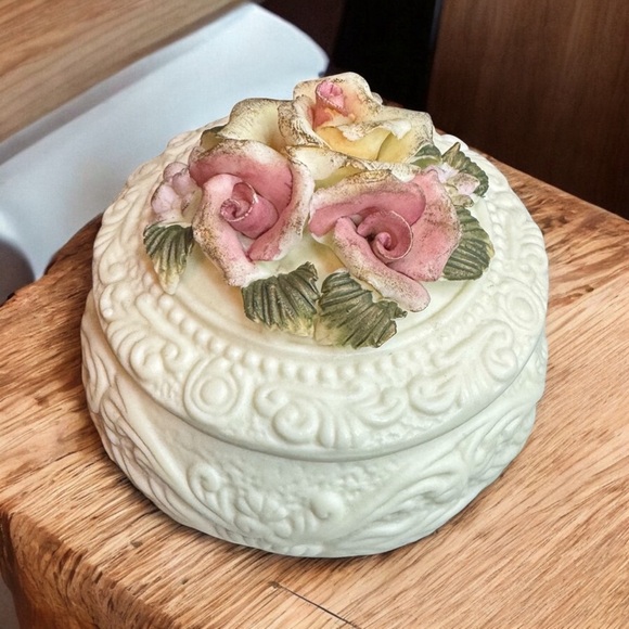 Vintage Ceramic Floral Trinket Box - Picture 3 of 8